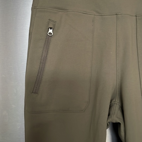 The North face joggers / hiking leggings in Army Green - Picture 3 of 9